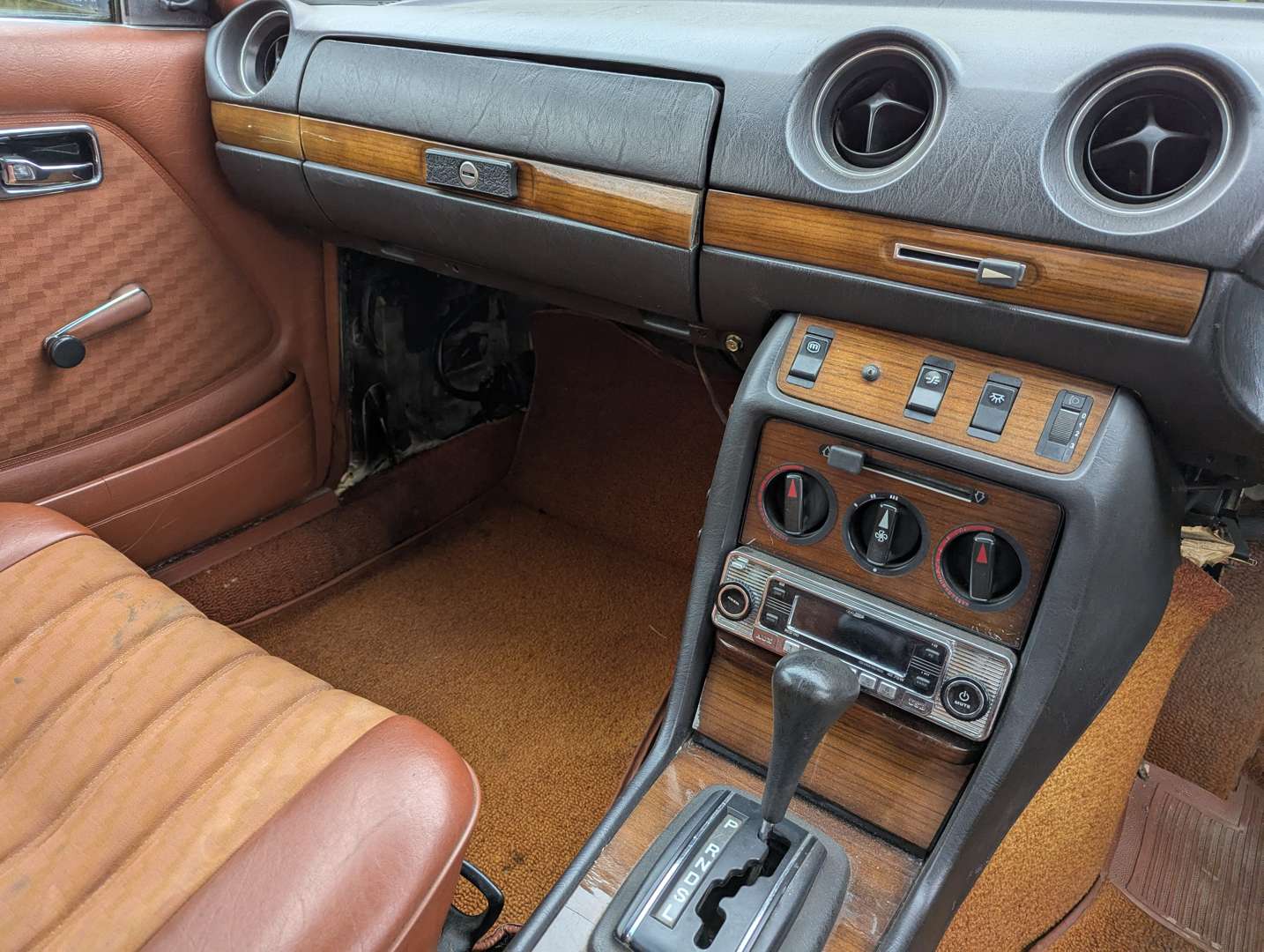 <p>1980 MERCEDES C230 C123 COUPE AUTO</p>