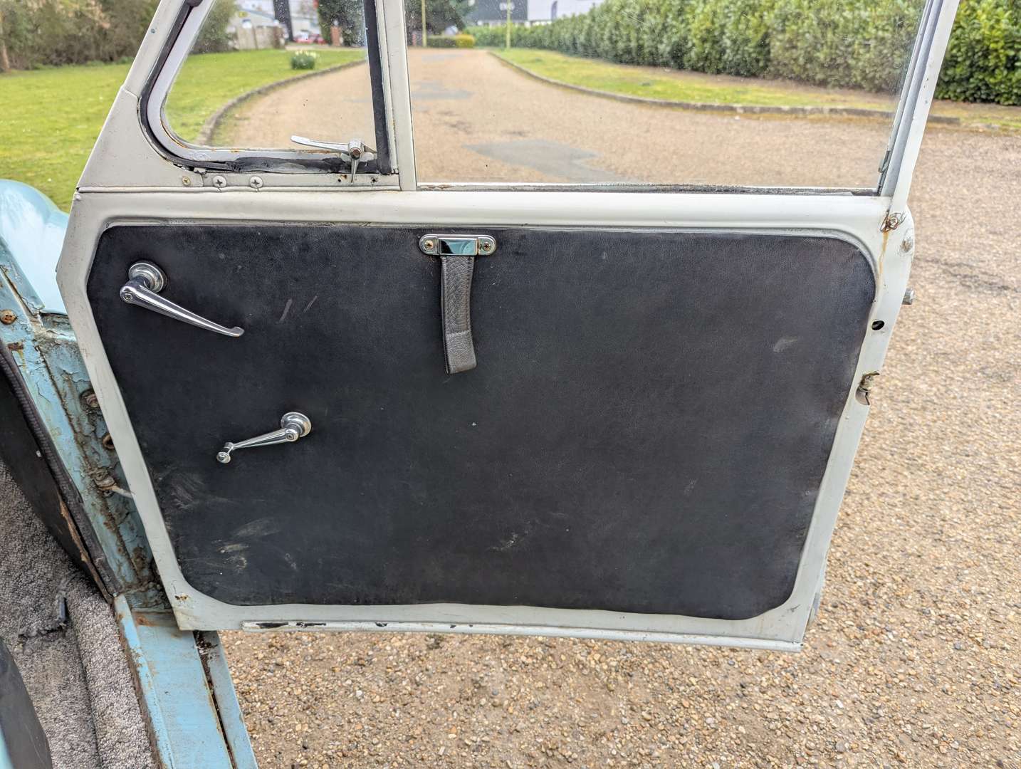 <p>1971 MORRIS MINOR POLICE CAR</p>