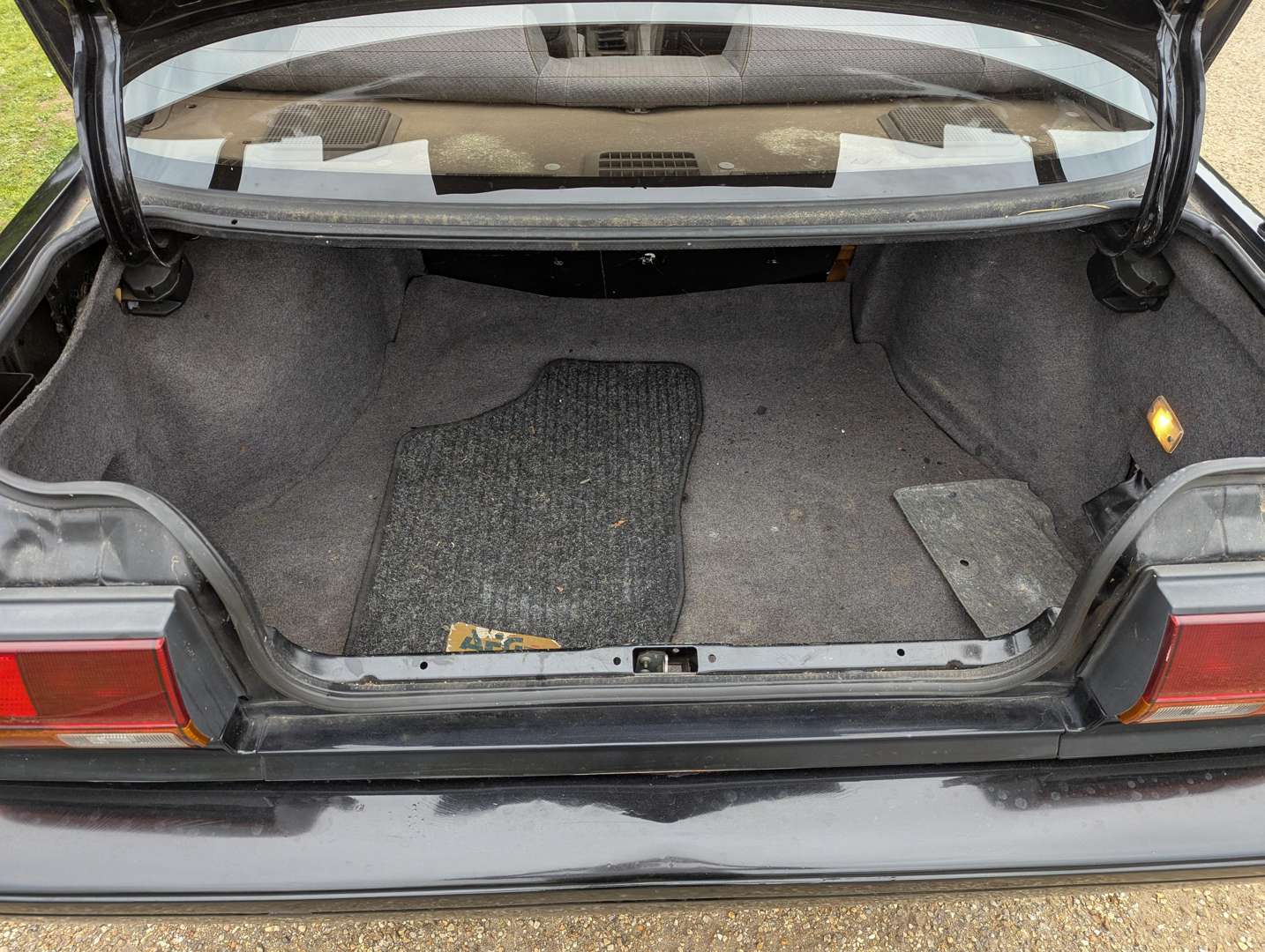 <p>1989 NISSAN BLUEBIRD LXD DIESEL</p>