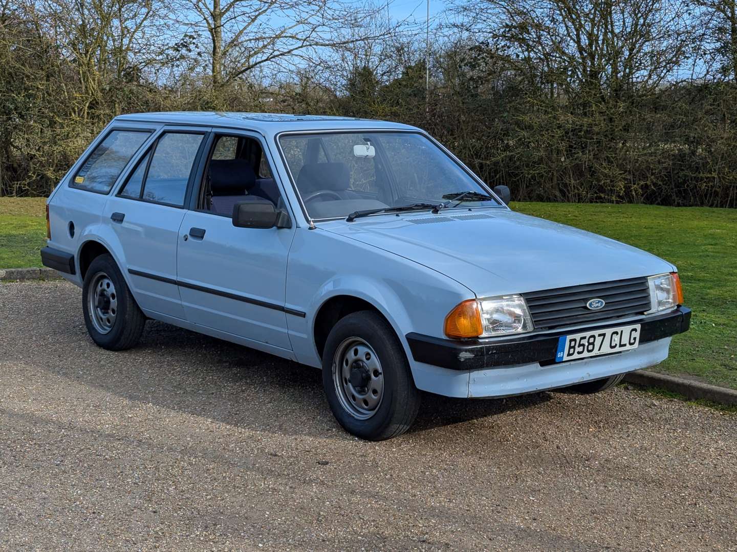 <p>1985 FORD ESCORT L</p>