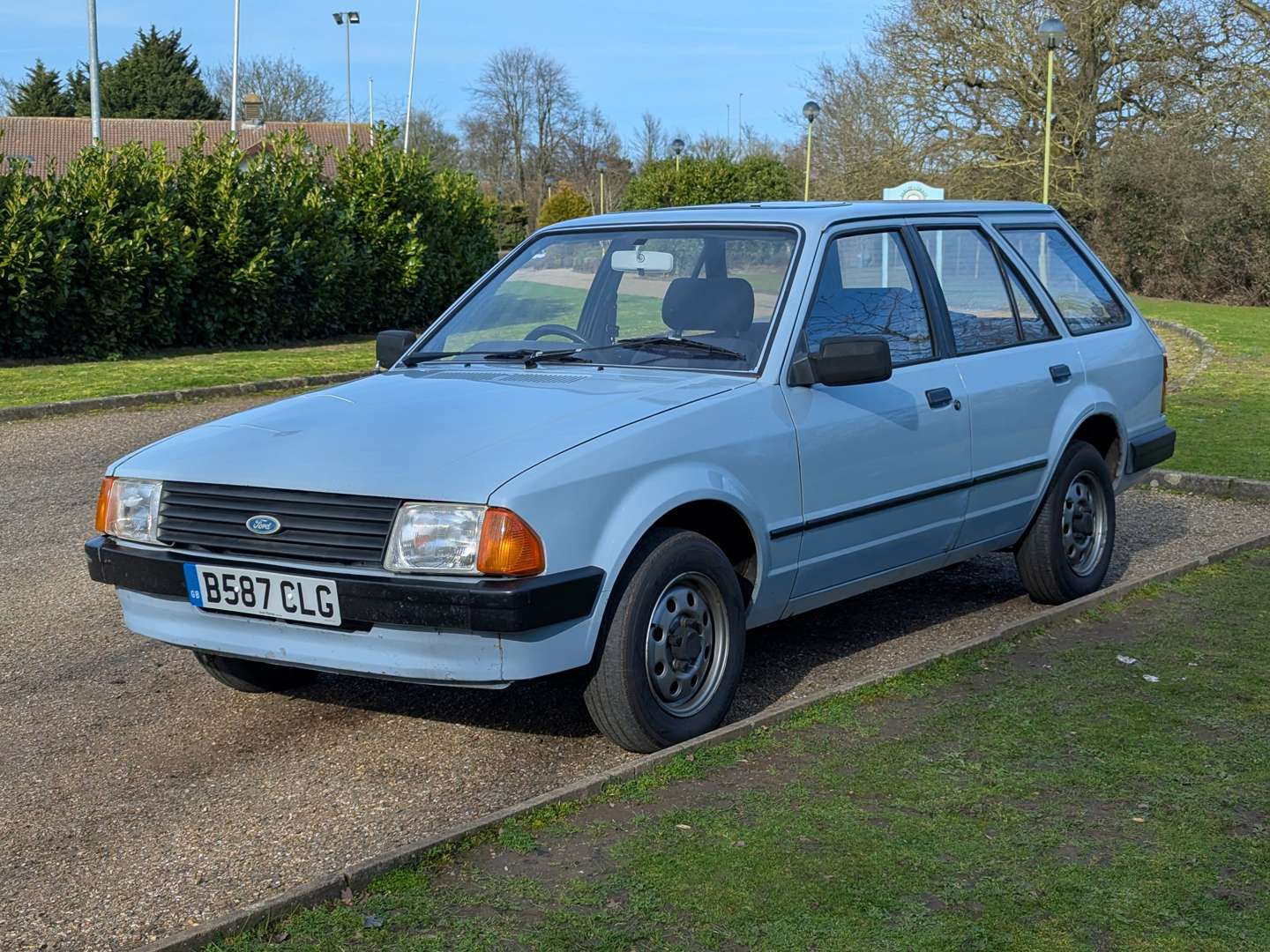 <p>1985 FORD ESCORT L</p>