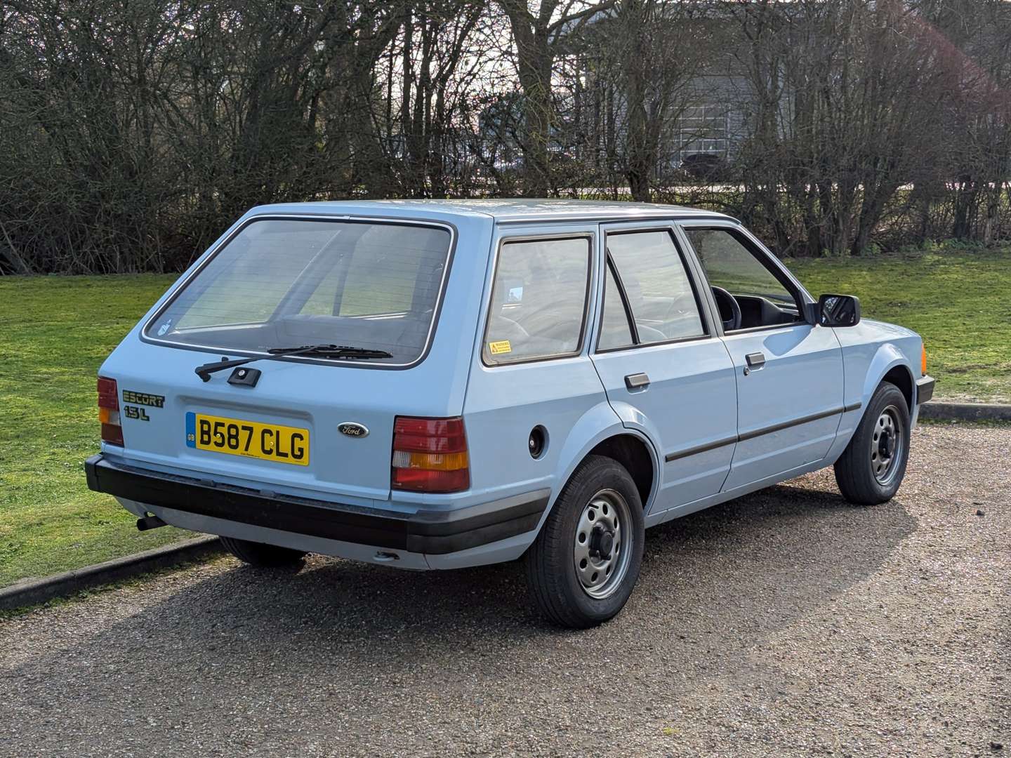 <p>1985 FORD ESCORT L</p>