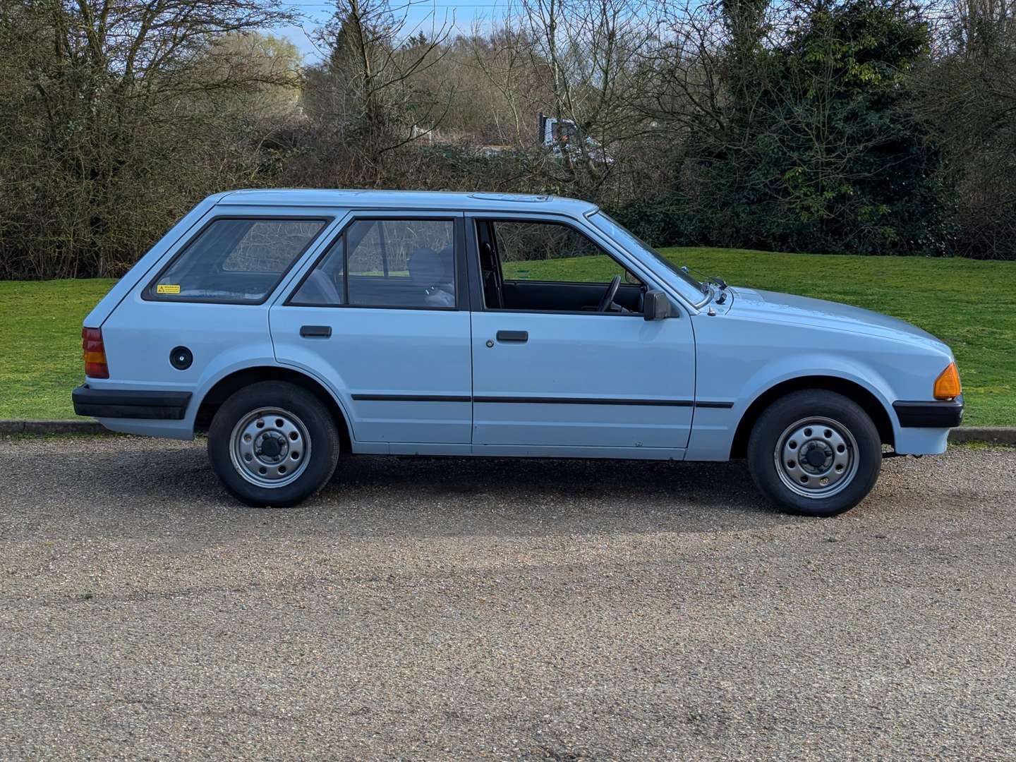 <p>1985 FORD ESCORT L</p>