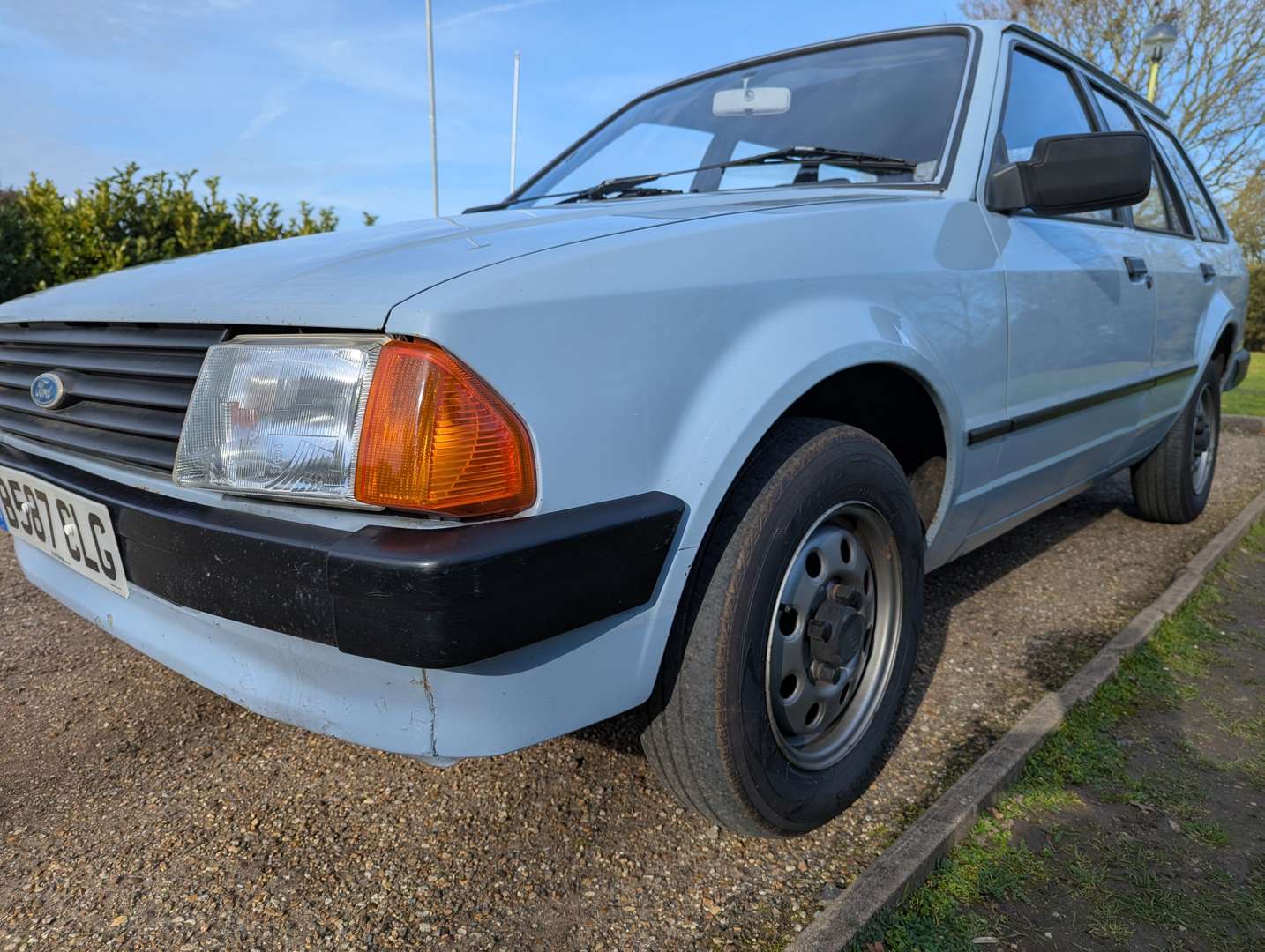 <p>1985 FORD ESCORT L</p>