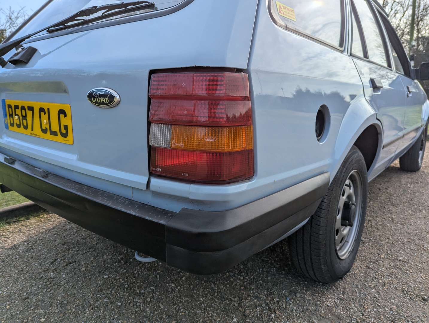 <p>1985 FORD ESCORT L</p>