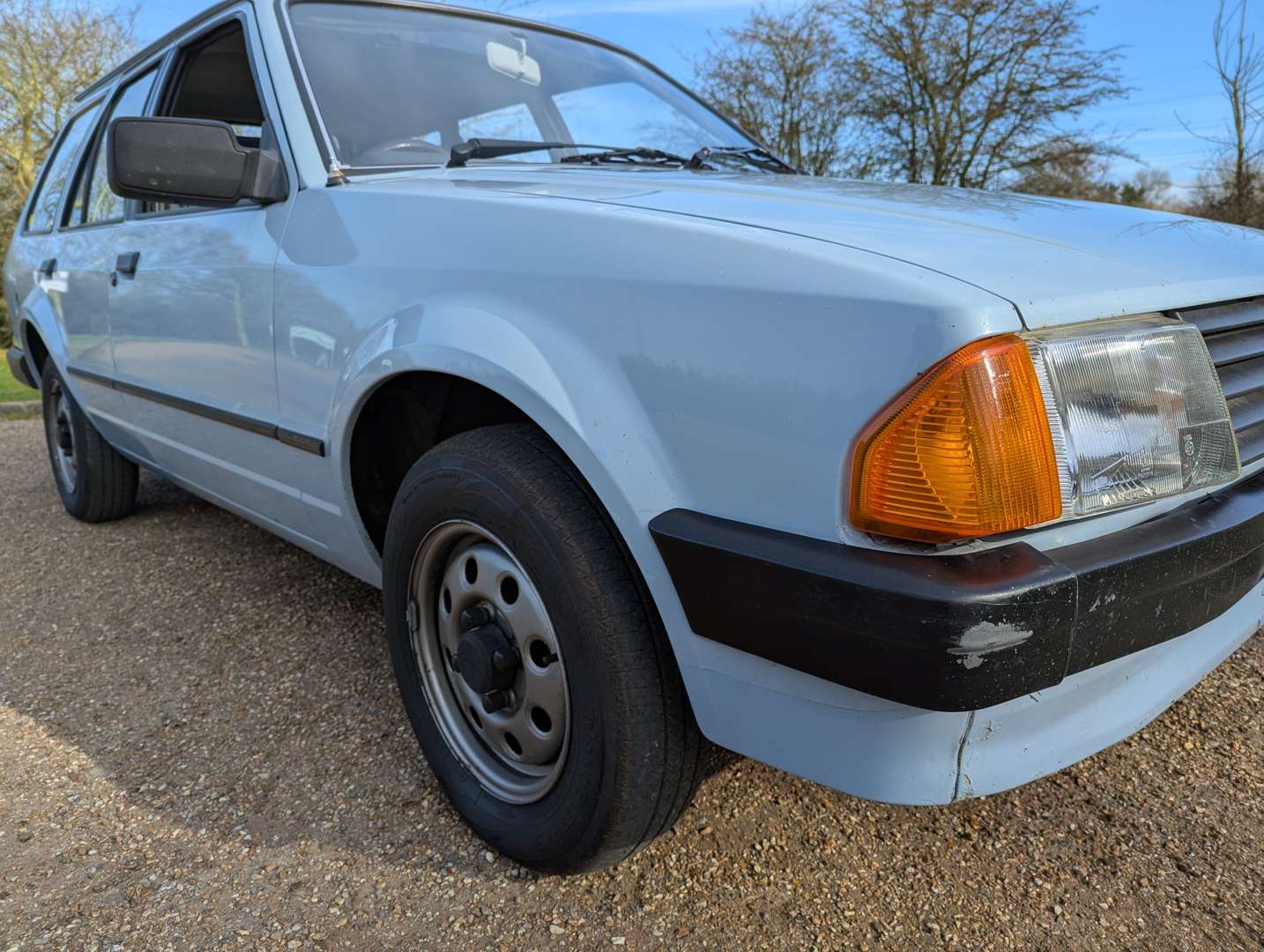 <p>1985 FORD ESCORT L</p>