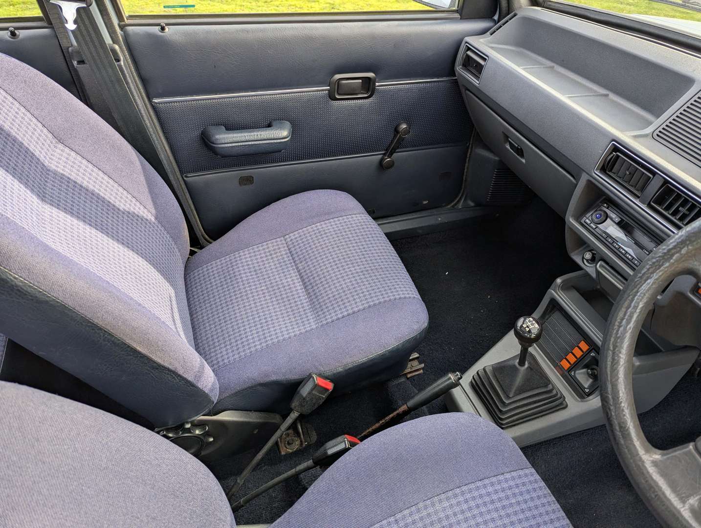 <p>1985 FORD ESCORT L</p>