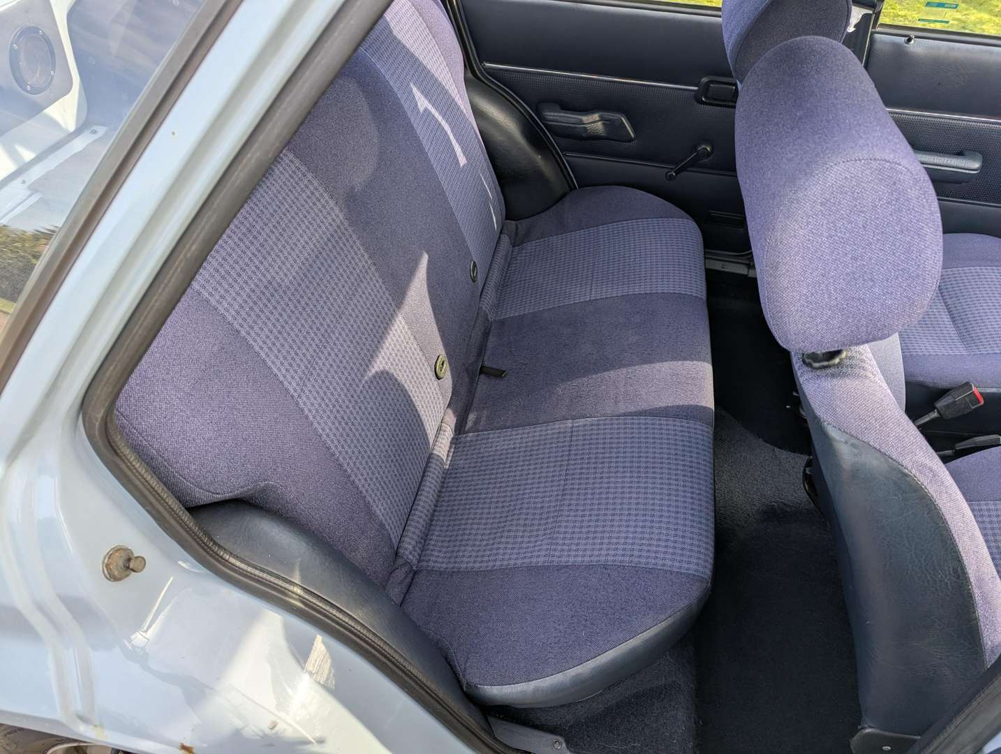 <p>1985 FORD ESCORT L</p>