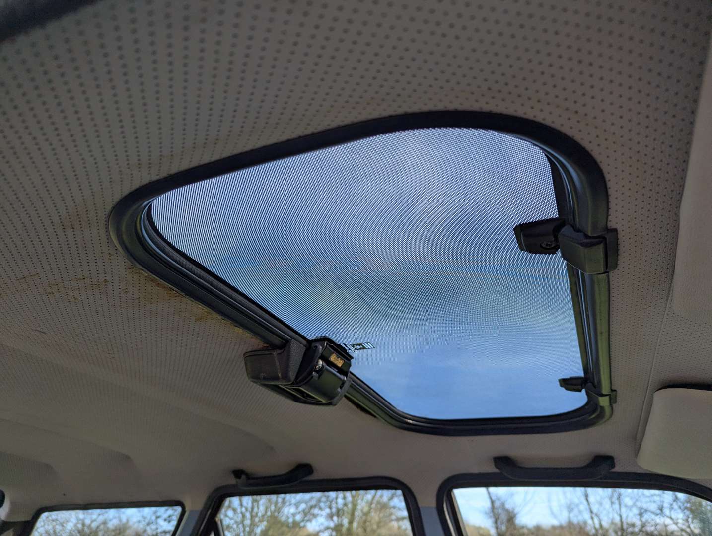 <p>1985 FORD ESCORT L</p>