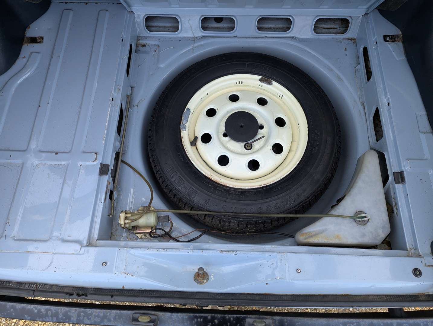 <p>1985 FORD ESCORT L</p>