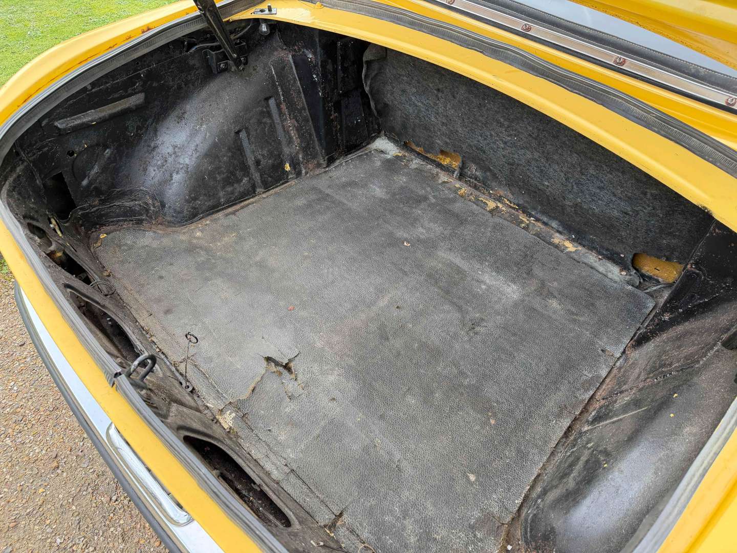 <p>1973 PEUGEOT 304 CONVERTIBLE</p>