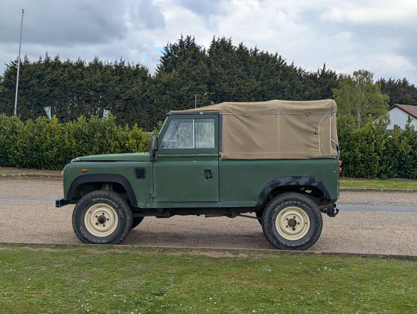 <p>1993 LAND ROVER ‘HYBRID’</p>