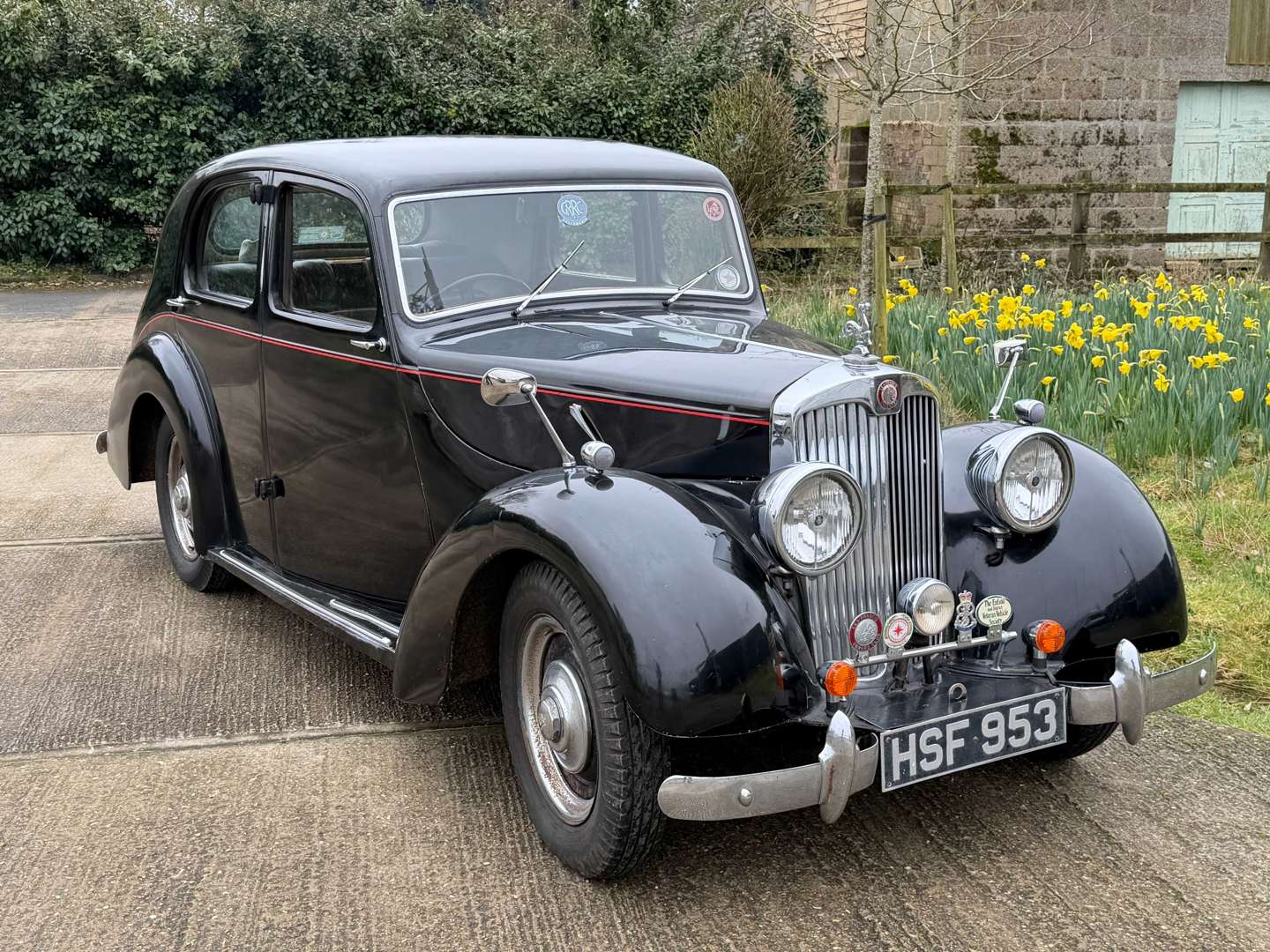 <p>1950 LEA FRANCIS SALOON</p>