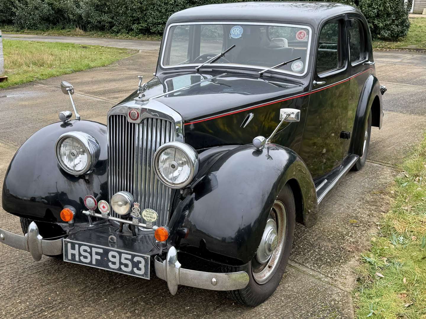 <p>1950 LEA FRANCIS SALOON</p>