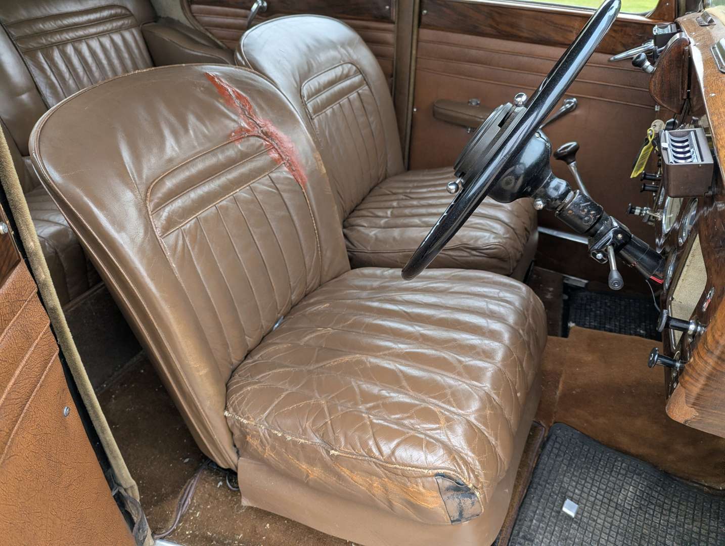 <p>1950 LEA FRANCIS 4-LIGHT SALOON</p>