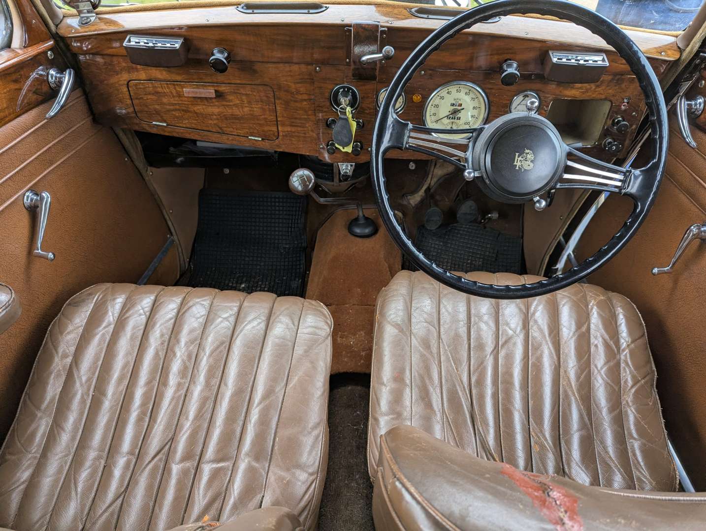 <p>1950 LEA FRANCIS 4-LIGHT SALOON</p>