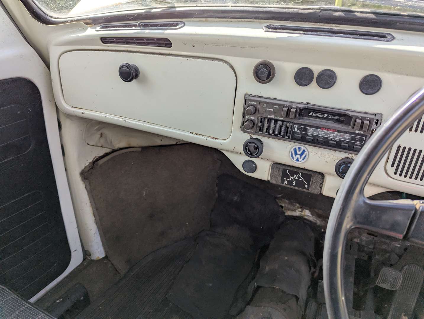 <p>1973 VW BEETLE 1300</p>