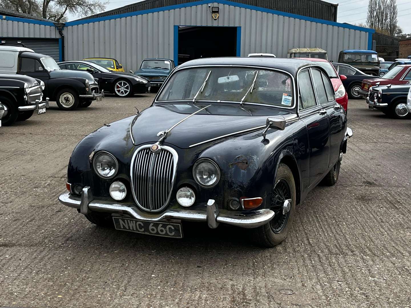 <p>1965 JAGUAR 3.8 S-TYPE</p>
