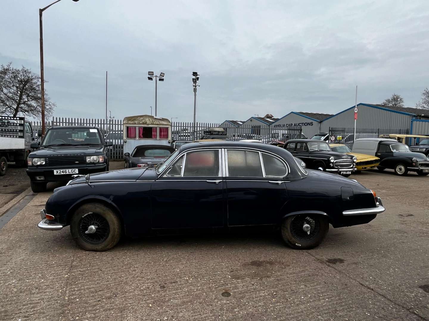 <p>1965 JAGUAR 3.8 S-TYPE</p>