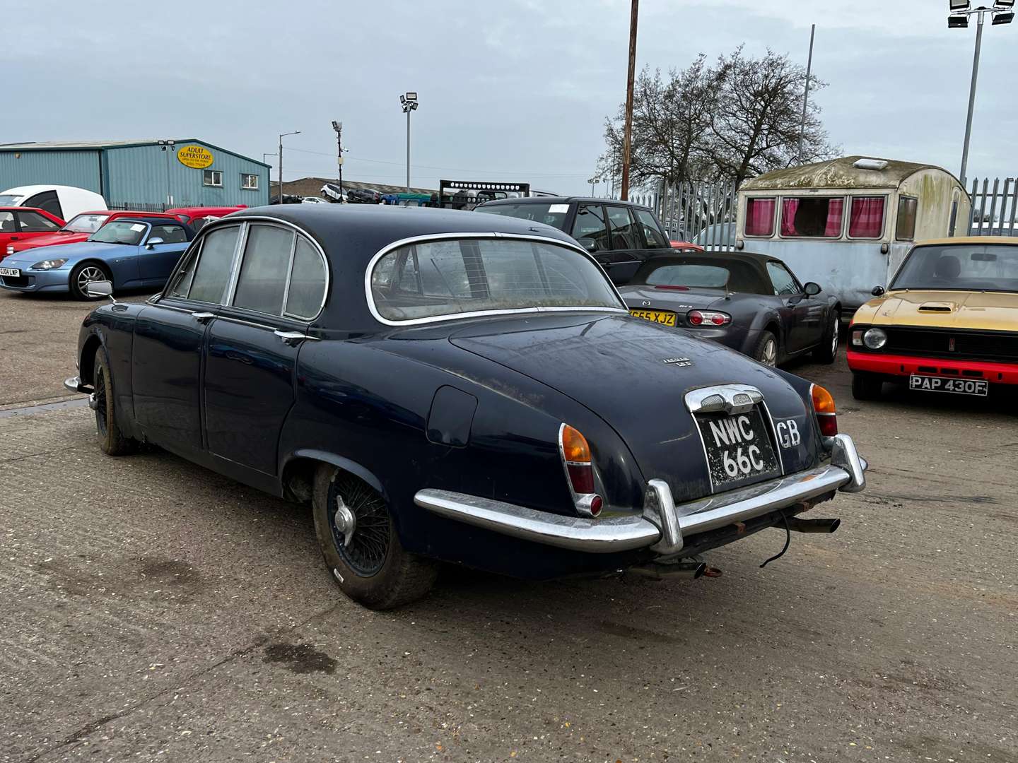 <p>1965 JAGUAR 3.8 S-TYPE</p>