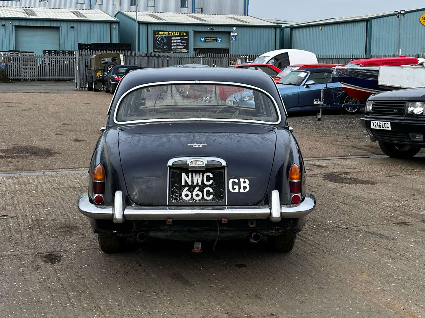 <p>1965 JAGUAR 3.8 S-TYPE</p>