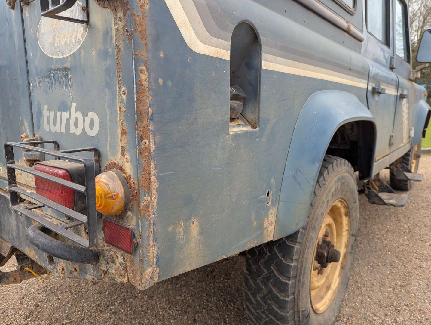 <p>1989 LAND ROVER ONE TEN COUNTY D TURBO</p>