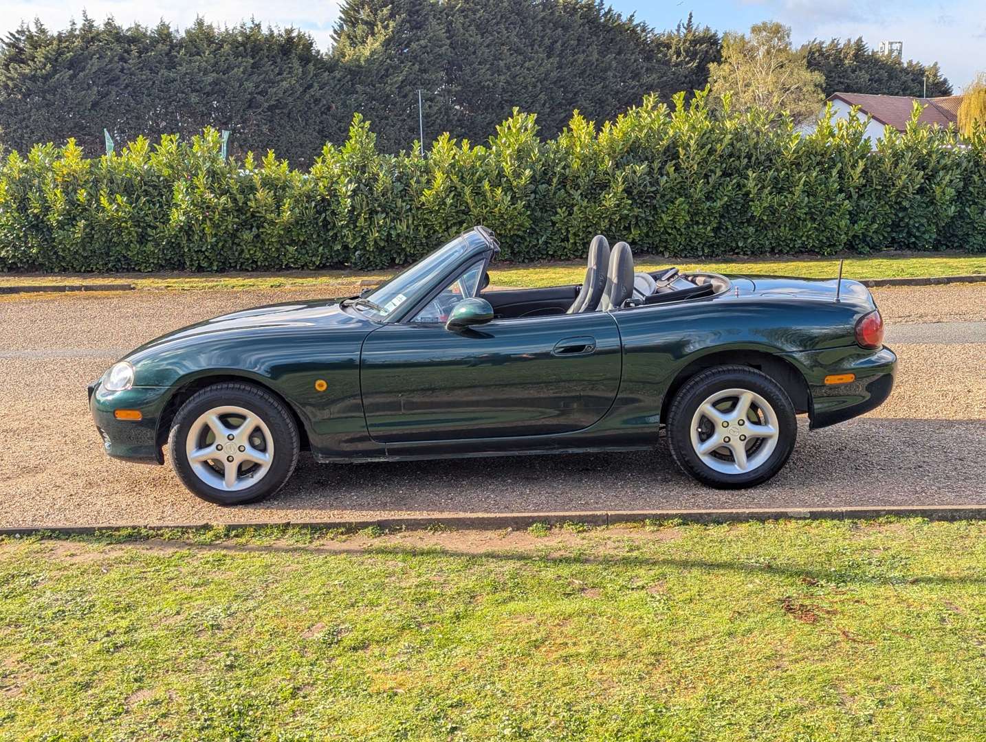 <p>2001 MAZDA MX-5</p>
