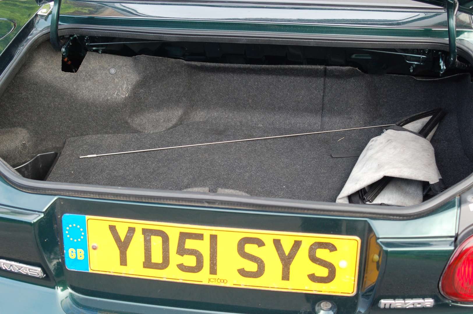 <p>2001 MAZDA MX-5</p>