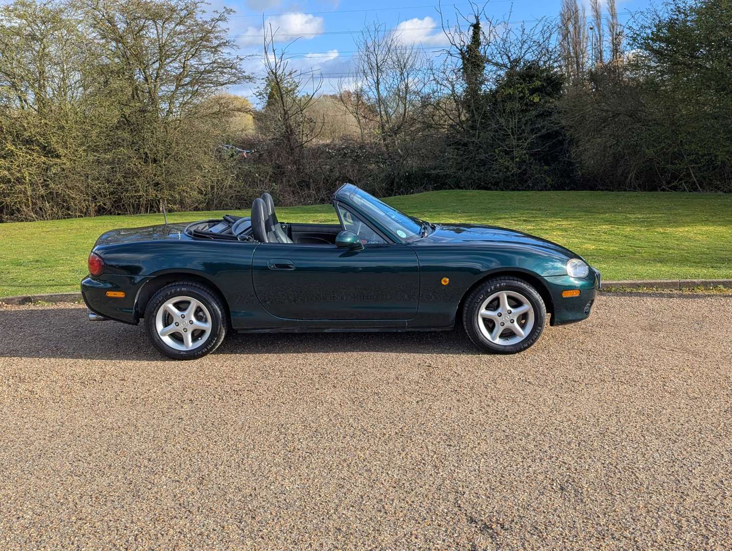 <p>2001 MAZDA MX-5</p>