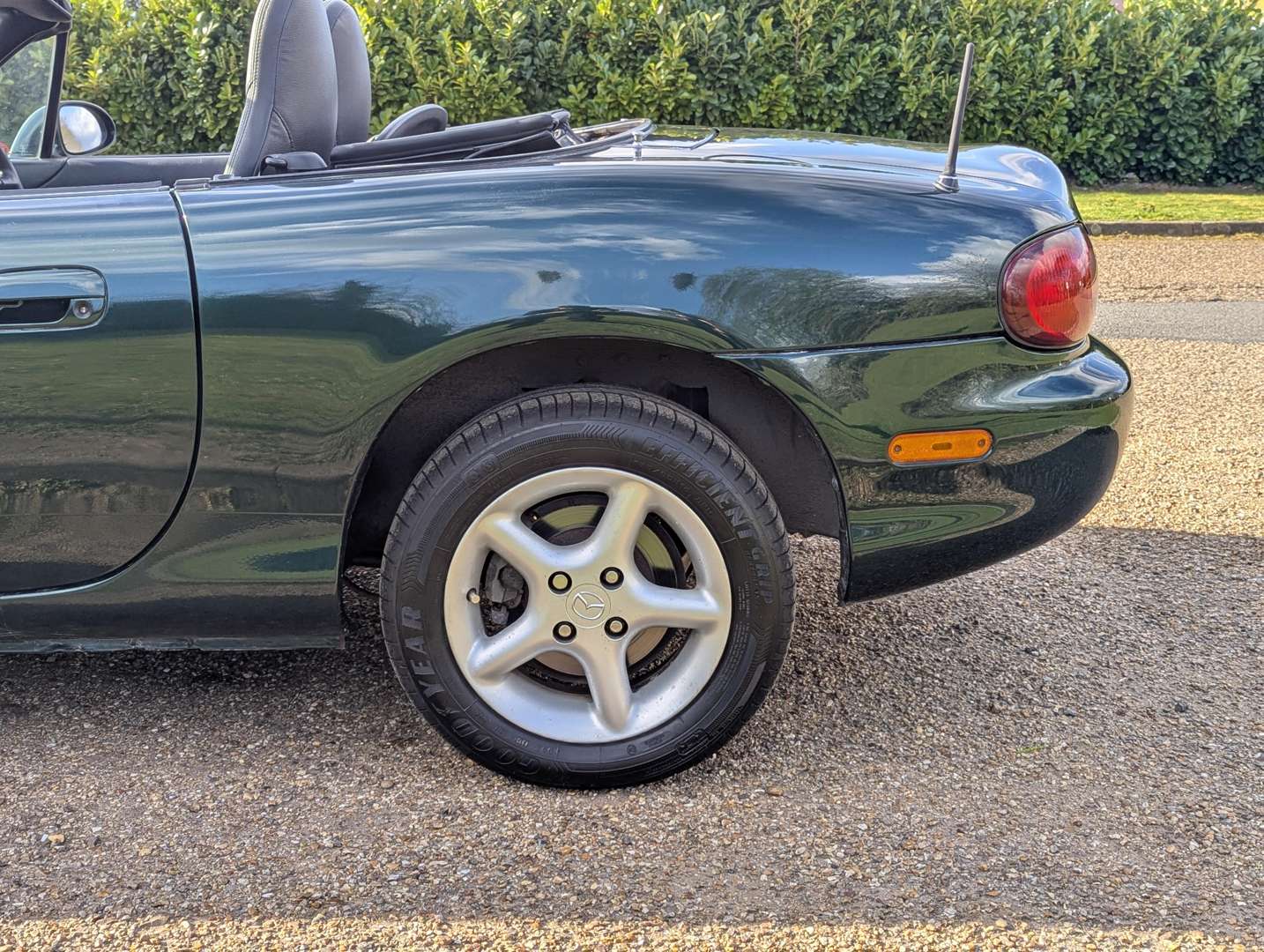 <p>2001 MAZDA MX-5</p>