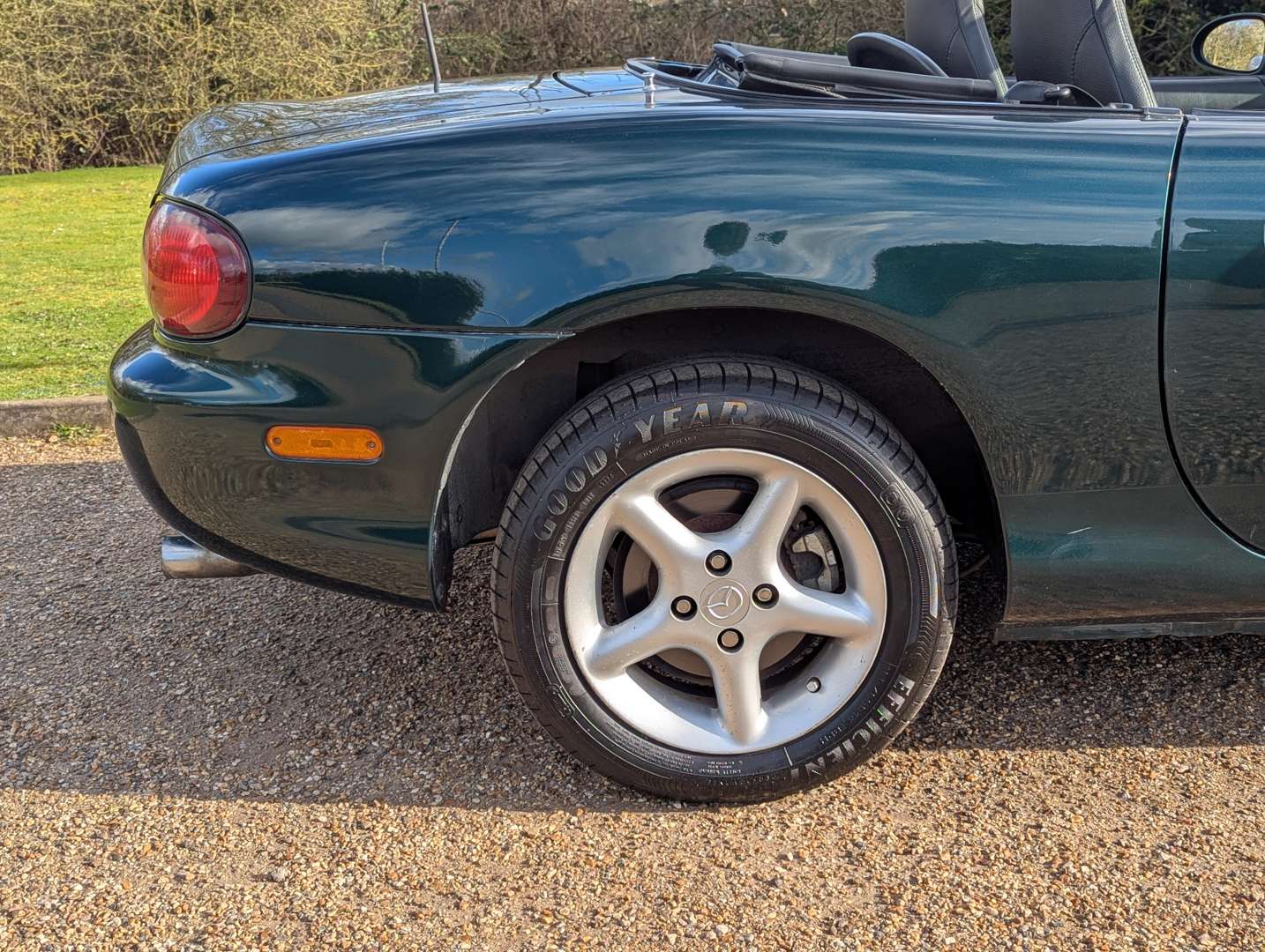 <p>2001 MAZDA MX-5</p>