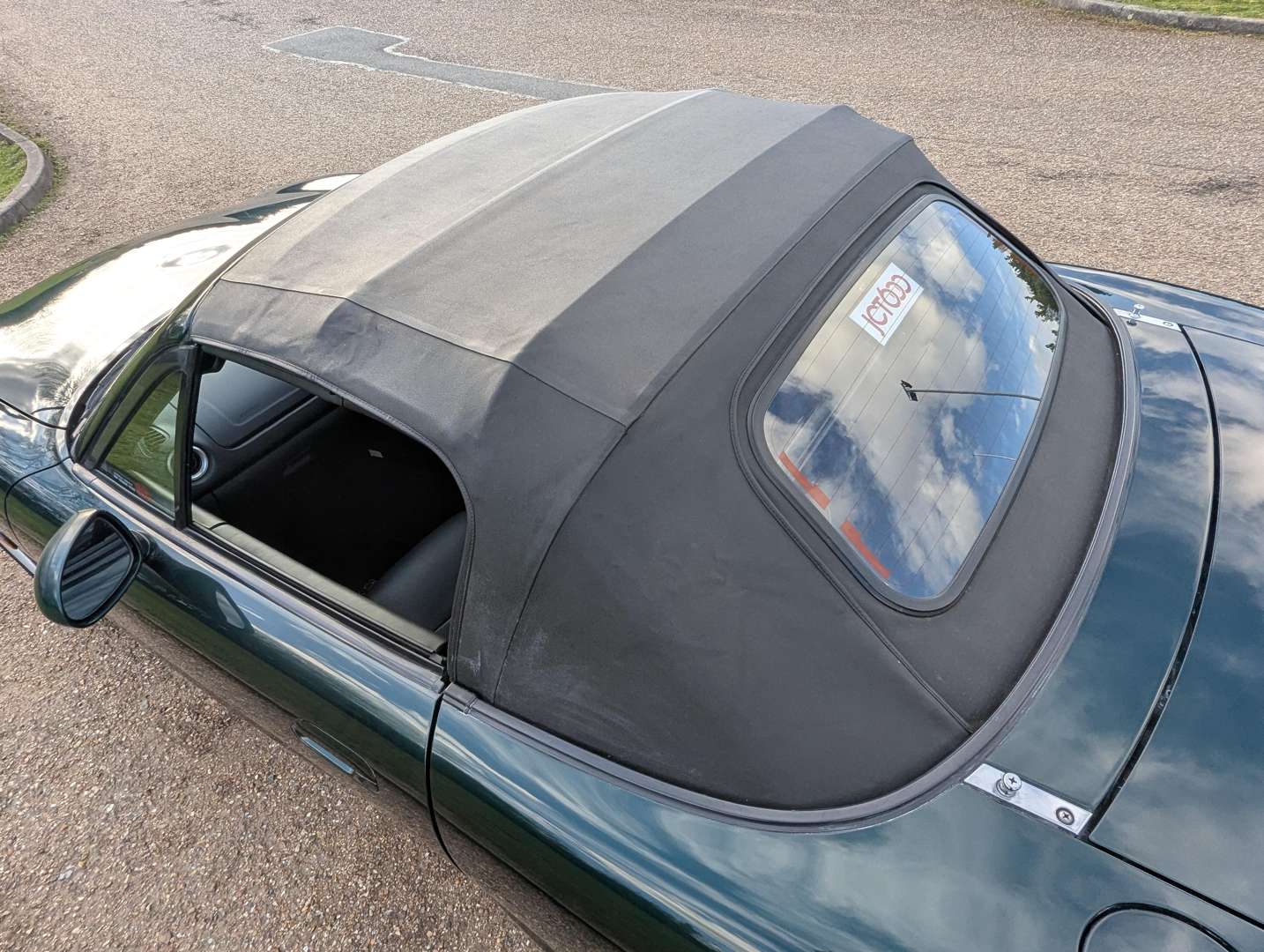 <p>2001 MAZDA MX-5</p>