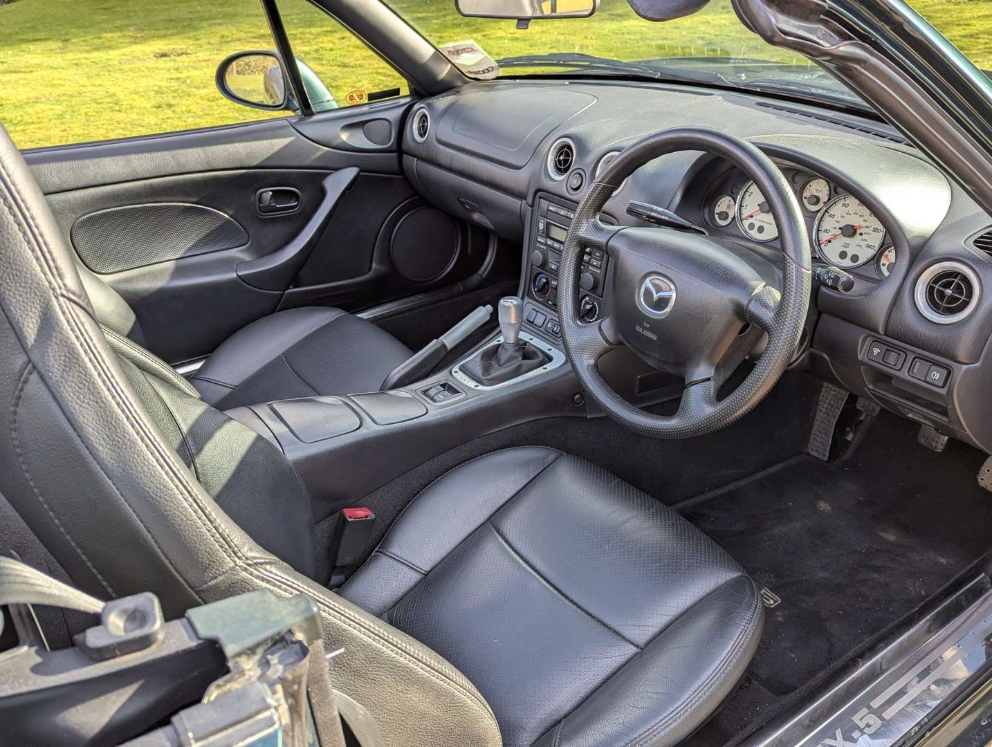<p>2001 MAZDA MX-5</p>