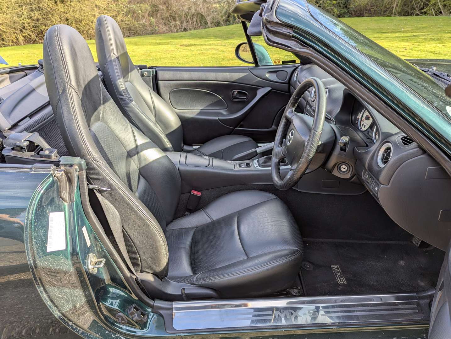 <p>2001 MAZDA MX-5</p>