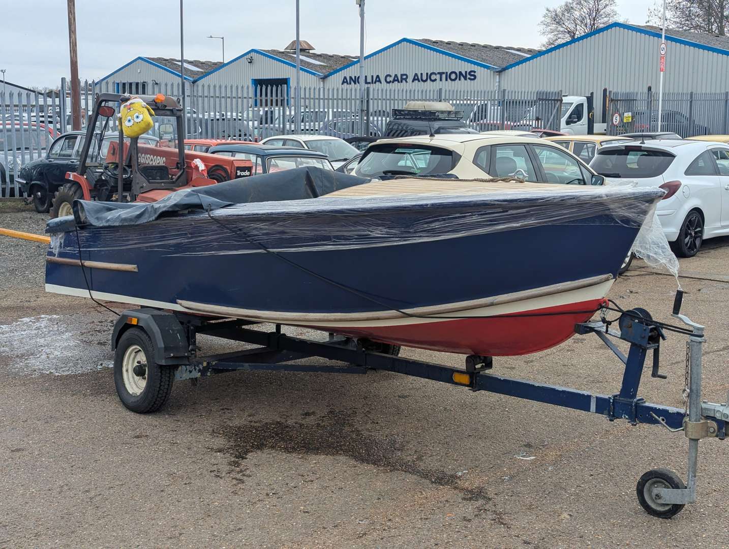 <p>1957 HEALEY 55 BOAT</p>