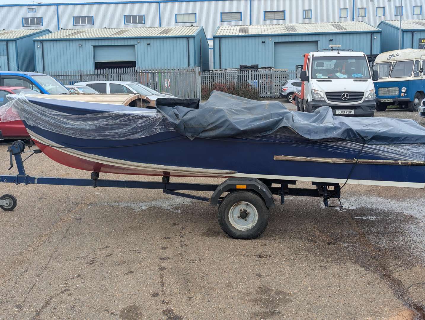 <p>1957 HEALEY 55 BOAT</p>