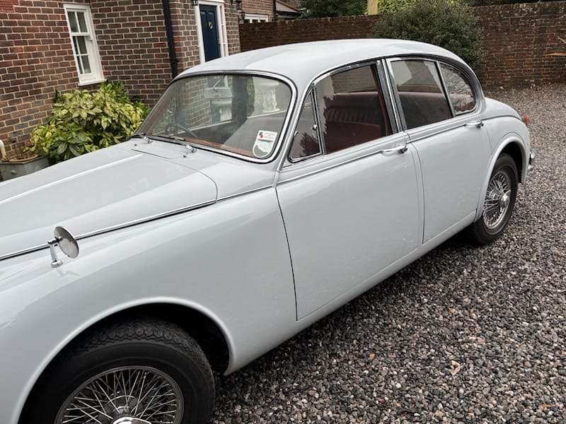 <p>1966 Daimler V8 250</p>