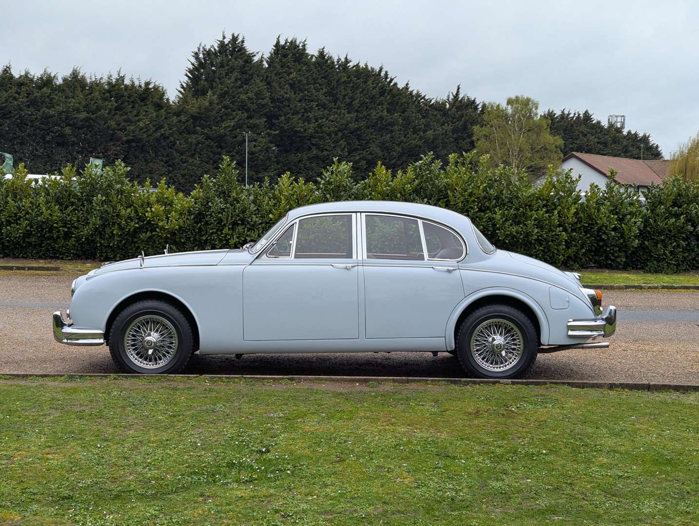 <p>1966 Daimler V8 250</p>