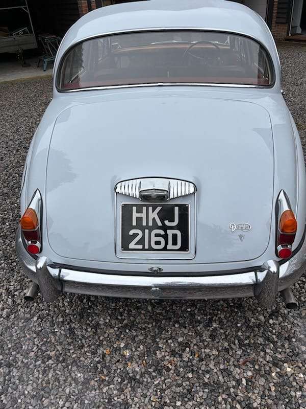 <p>1966 Daimler V8 250</p>