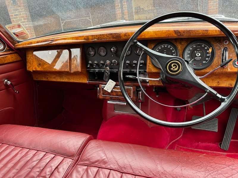 <p>1966 Daimler V8 250</p>