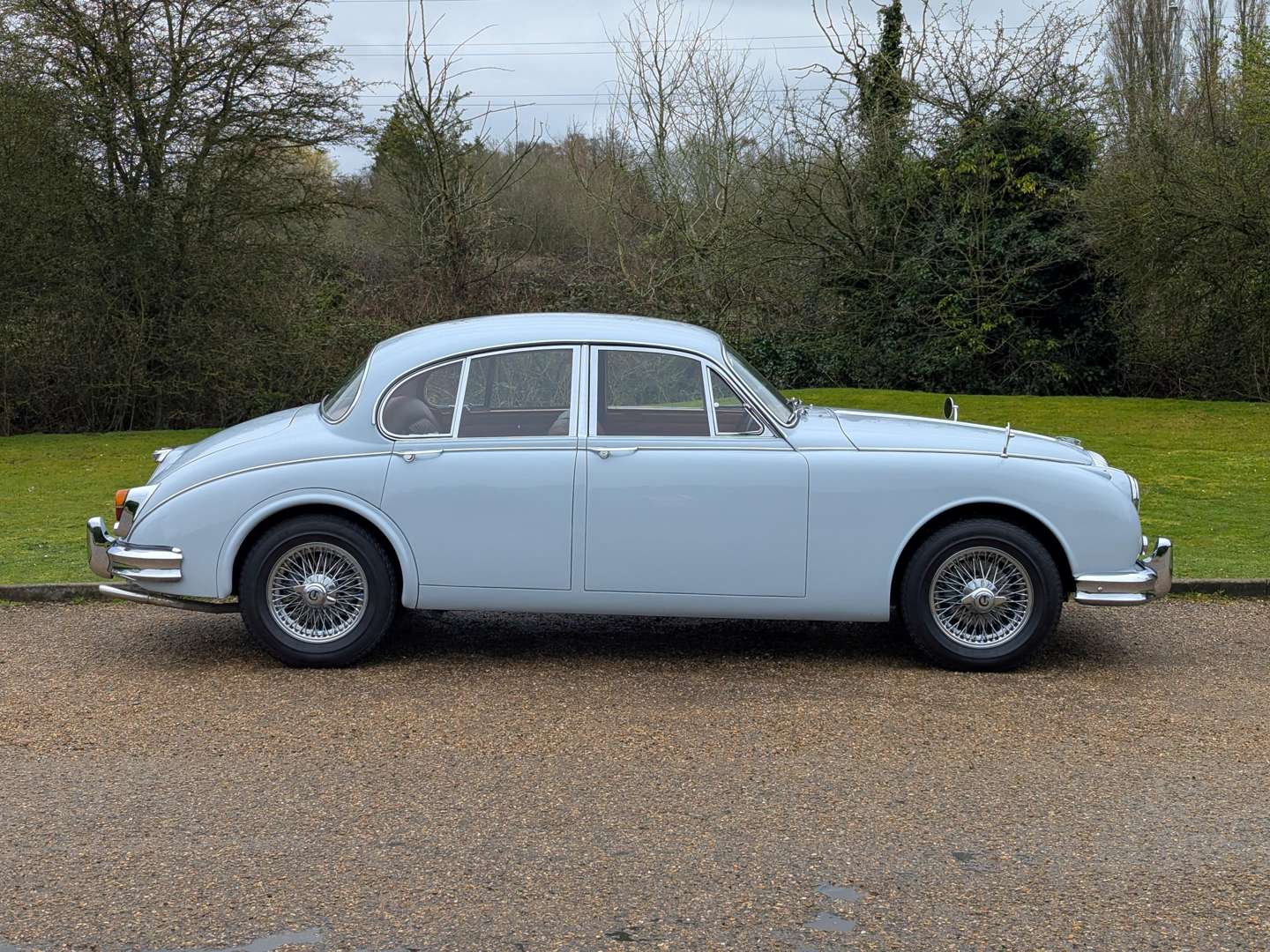 <p>1966 Daimler V8 250</p>