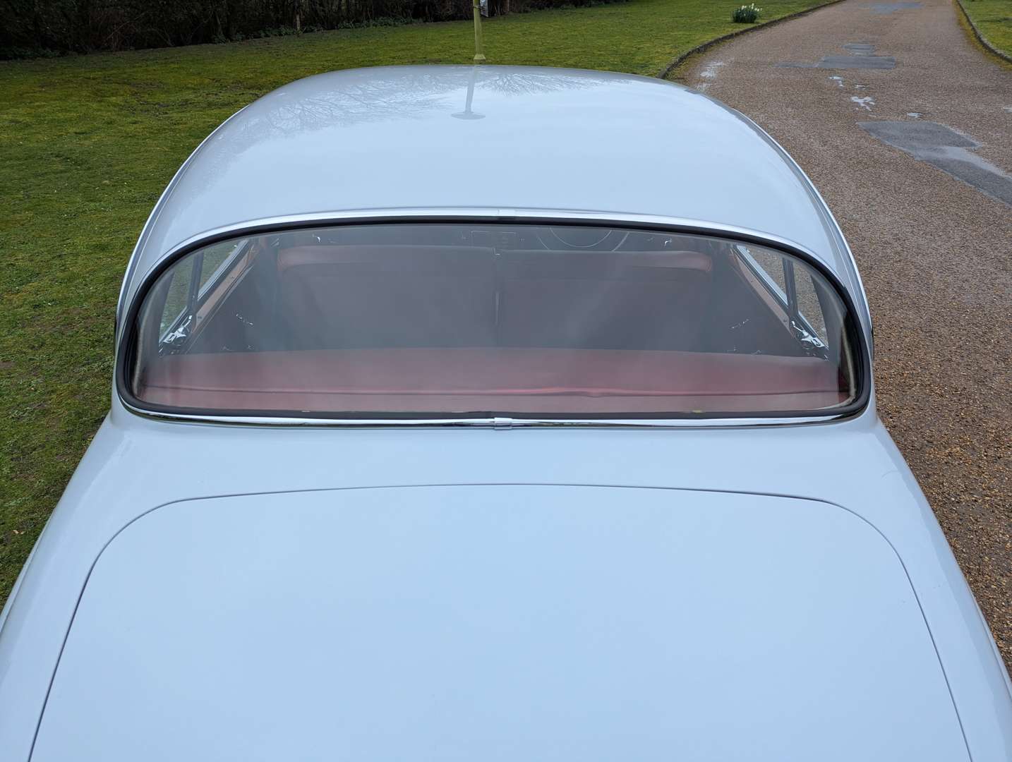 <p>1966 Daimler V8 250</p>