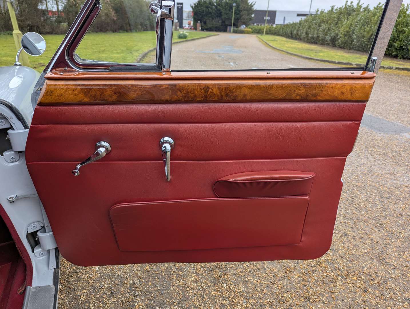 <p>1966 Daimler V8 250</p>