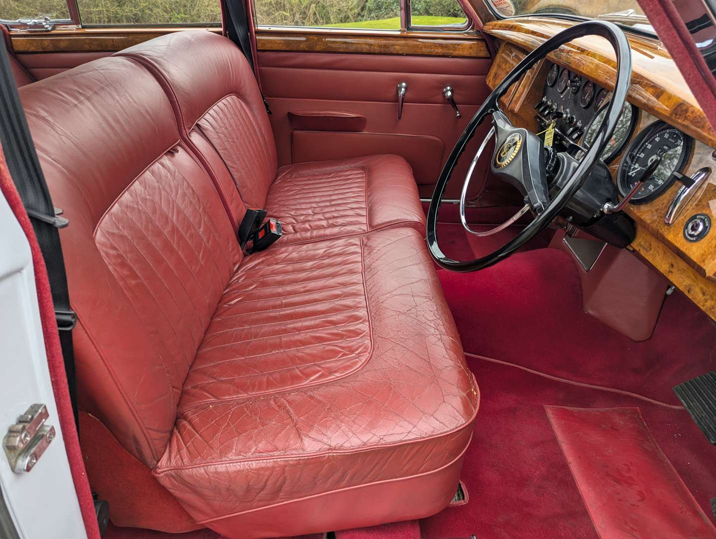 <p>1966 Daimler V8 250</p>