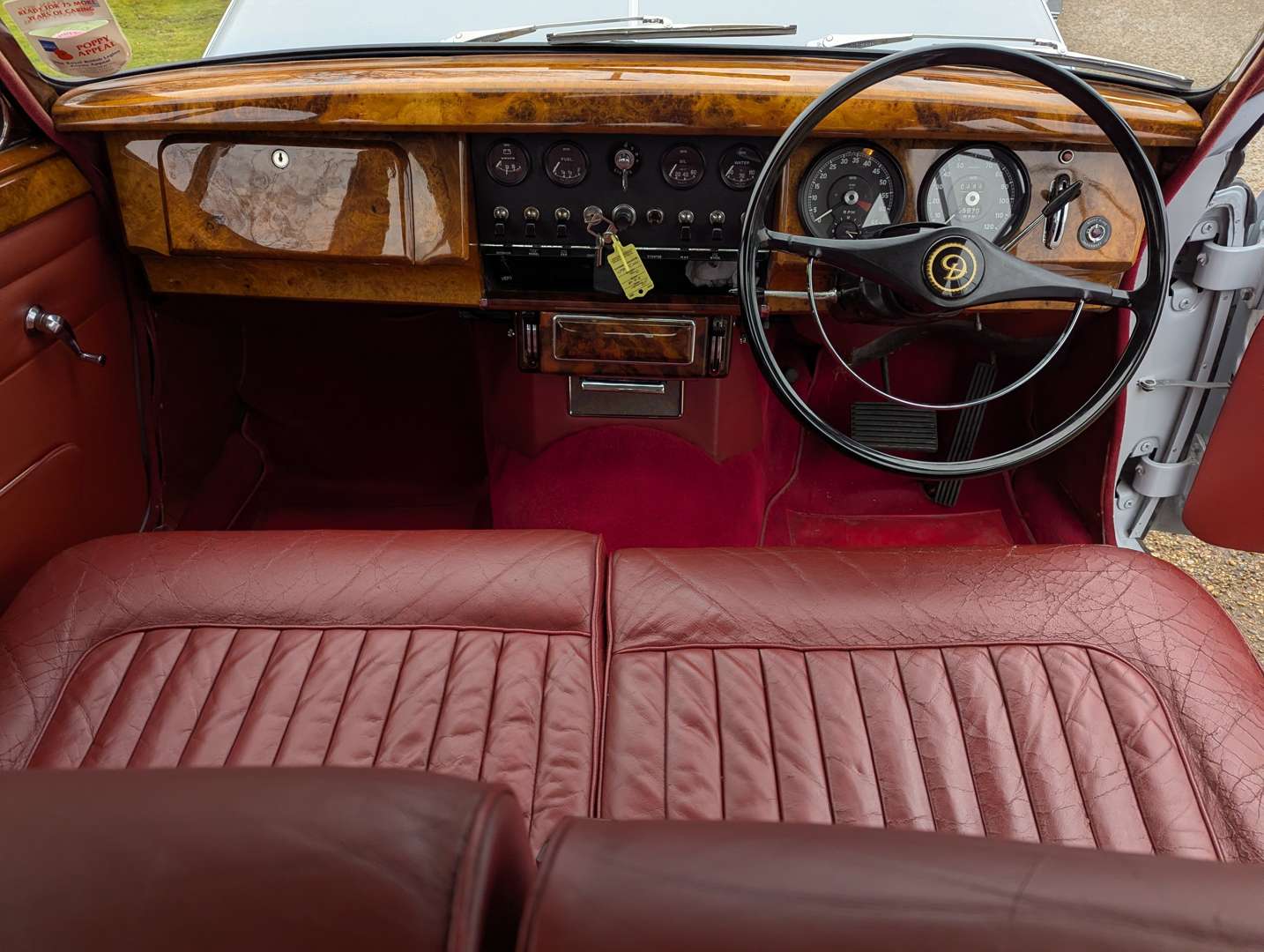 <p>1966 Daimler V8 250</p>