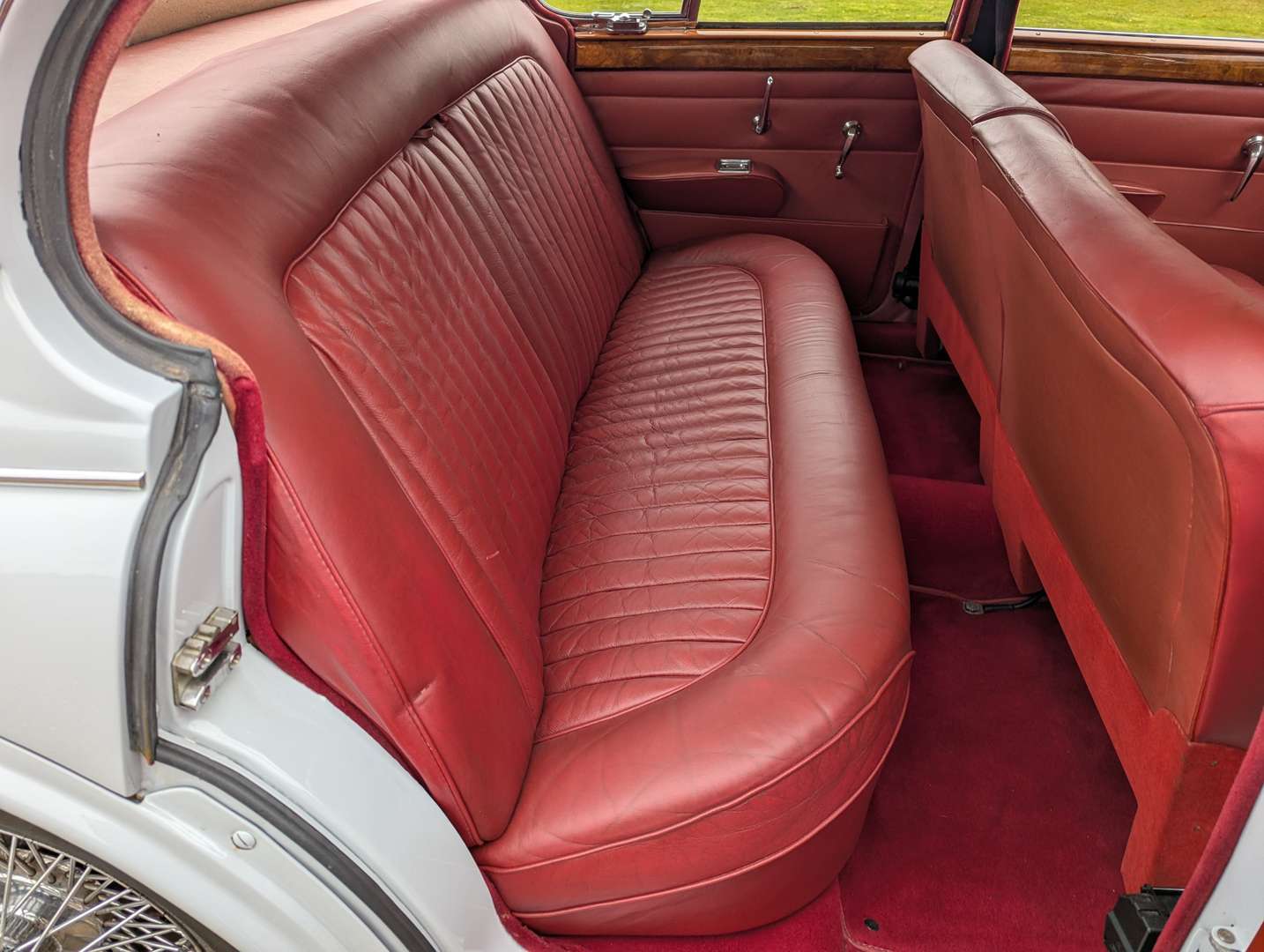 <p>1966 Daimler V8 250</p>