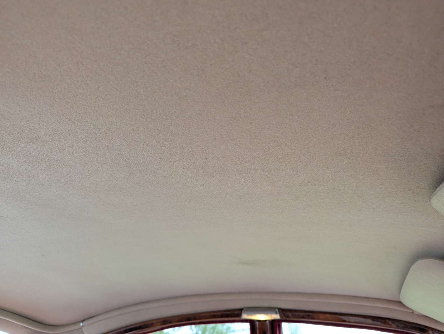 <p>1966 Daimler V8 250</p>