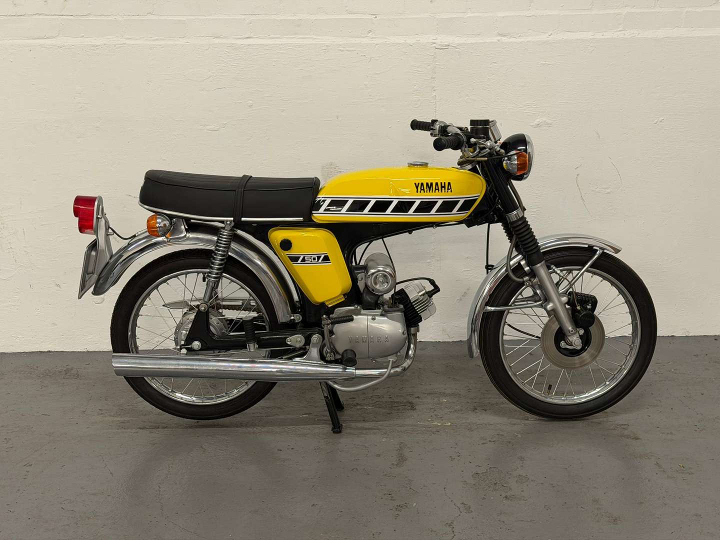 <p>1975 YAMAHA FS1E</p>
