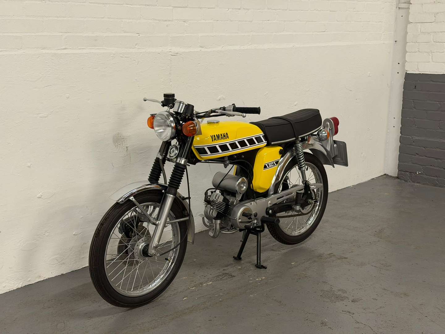 <p>1975 YAMAHA FS1E</p>