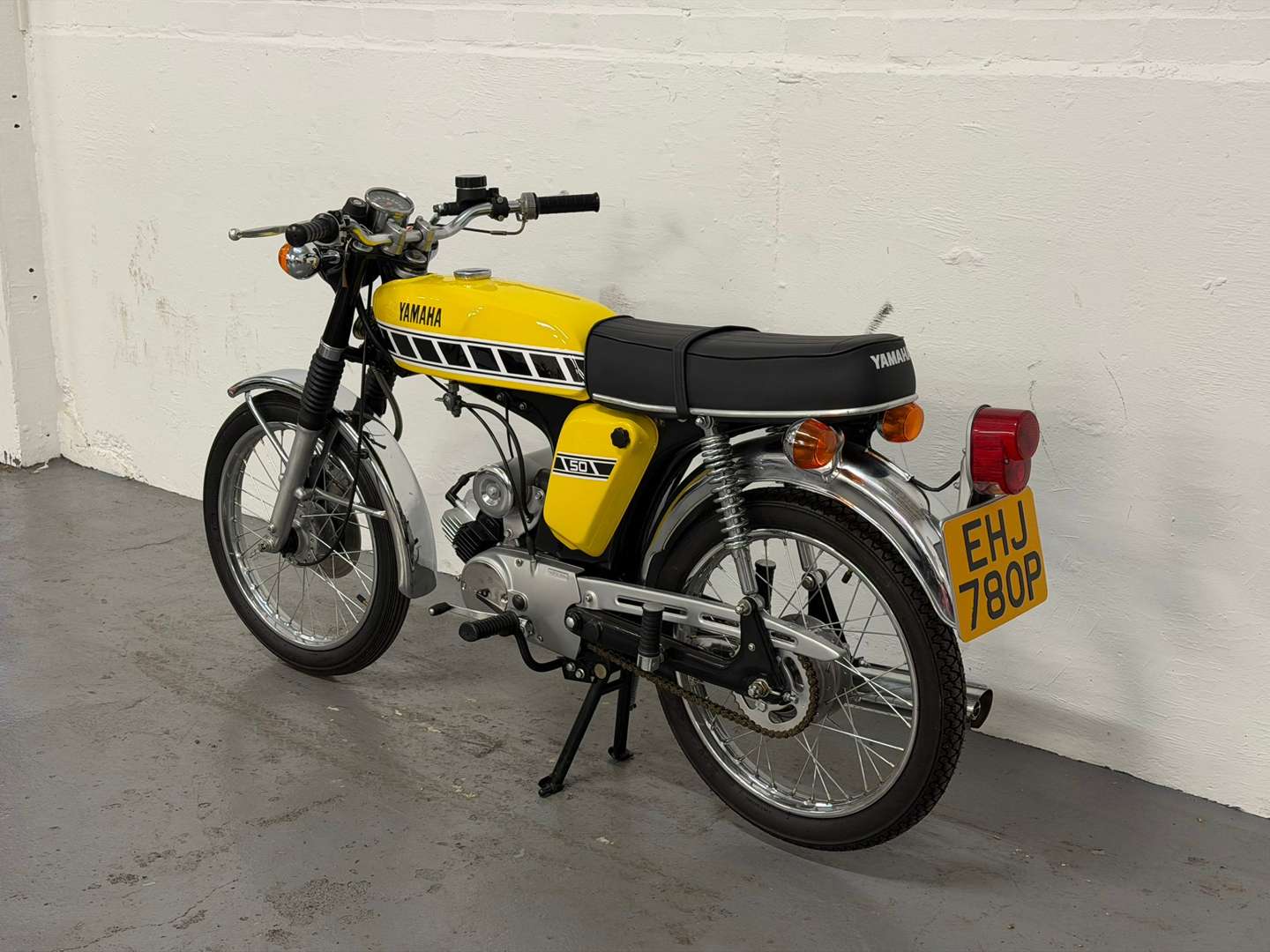<p>1975 YAMAHA FS1E</p>